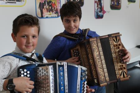 »Mamica je kakor zarja« (3)